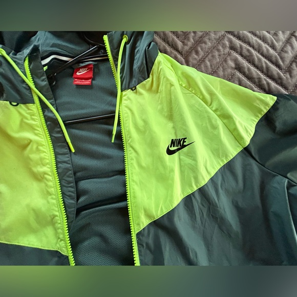 Men’s Nike windbreaker zip-up - Picture 2 of 4